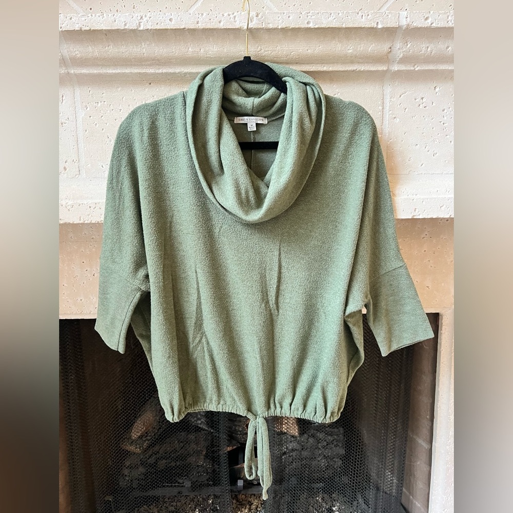 Green quarter sleeve sweater